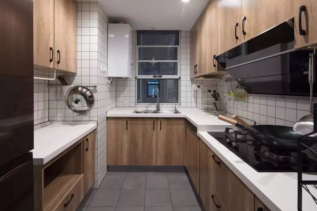 131平米厨房橱柜装修设计图