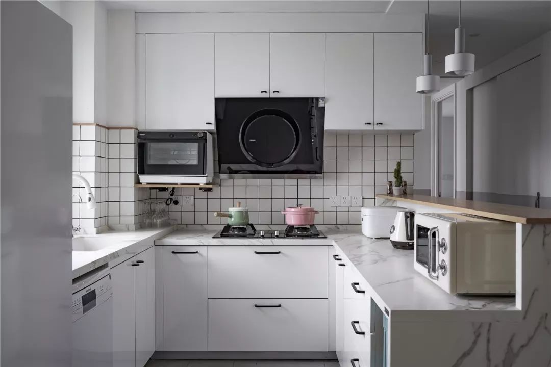 113平米厨房橱柜装潢实例